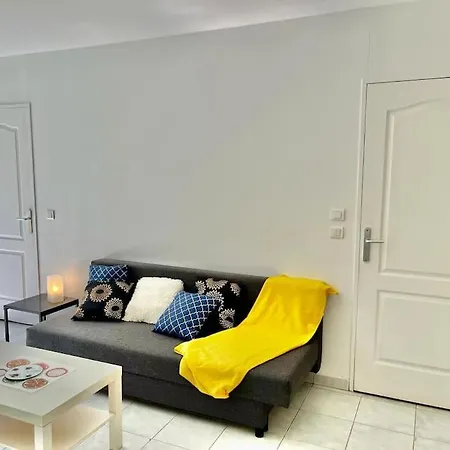 Amadeus Yourhosthelper Apartment *
